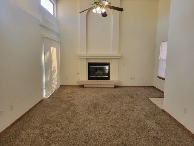 Building Photo - Available Now schedule a TOUR NOW!!