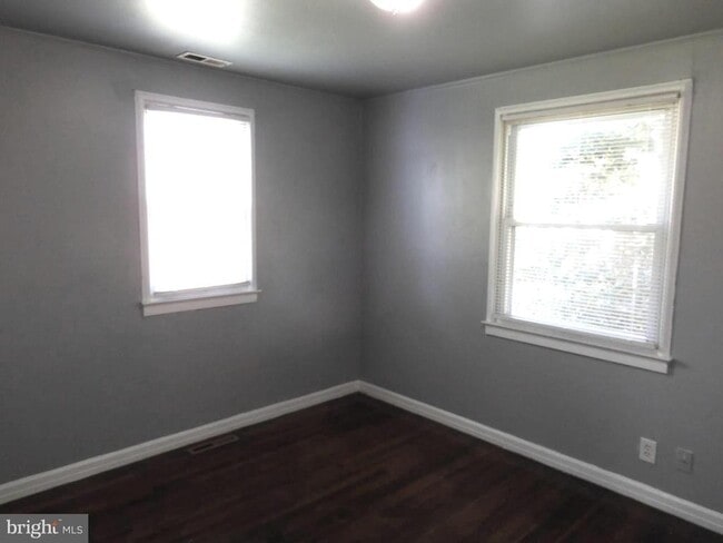 Building Photo - 8220 Cornwall Rd