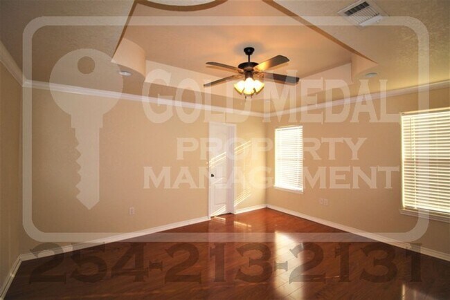 Building Photo - 401 Hedy Dr