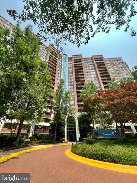 Building Photo - 10101 Grosvenor Pl