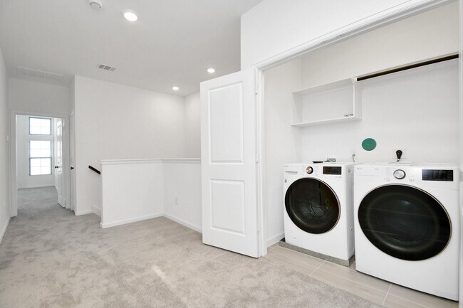 Building Photo - 5535 Holly Hvn Ct