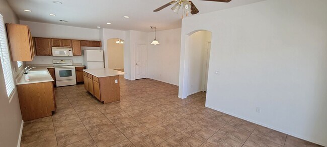 Building Photo - 1414 E Bautista Rd