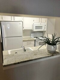 Building Photo - 2210 Ravens Crest Dr