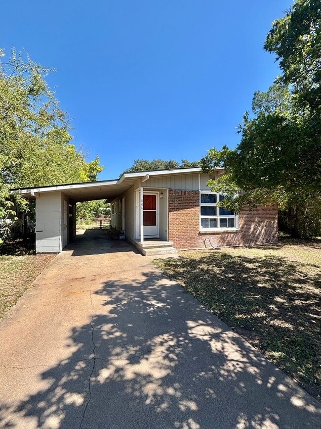 Primary Photo - NOW AVAILABLE - 3 Bedroom home!