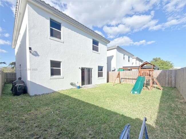 Building Photo - 2636 SE 13th Ct