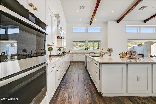 Building Photo - 9407 S 13th Way