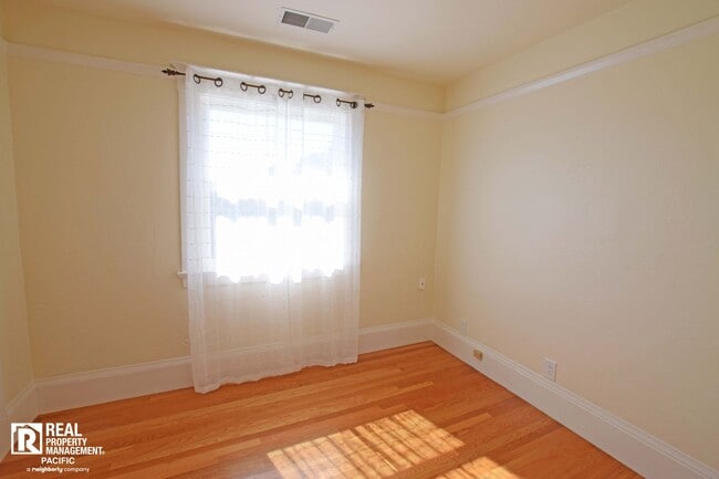 Building Photo - Cozy 3 Bedroom Near 4th Street - Ready to move in!