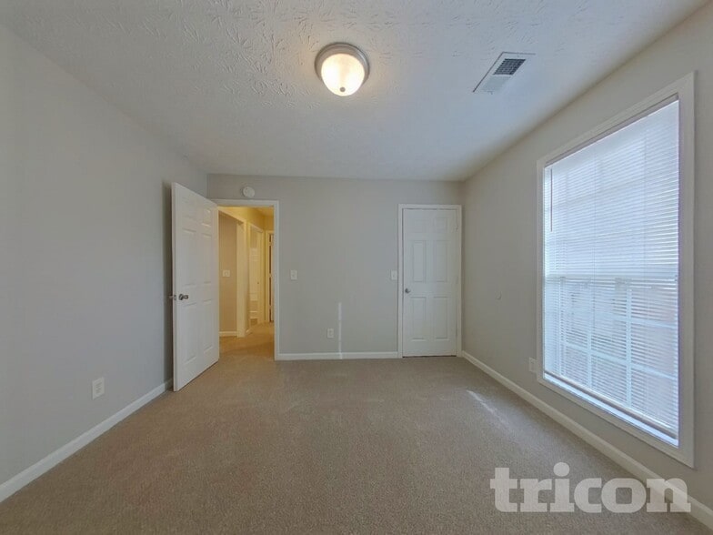 Building Photo - 220 Arbor Creek Dr