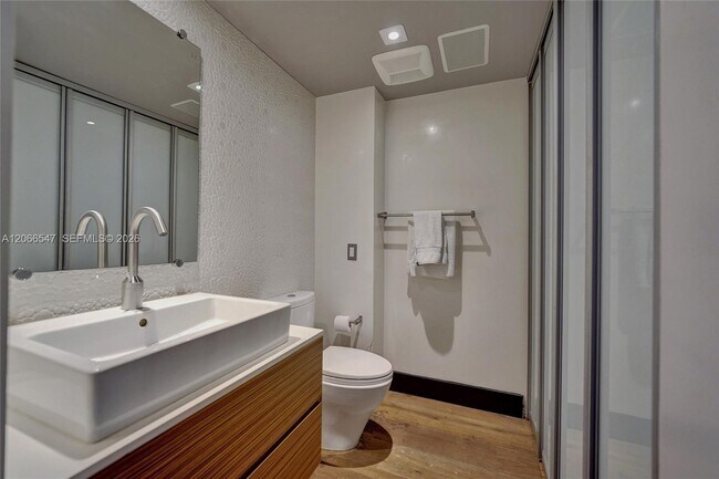 Building Photo - 3610 Yacht Club Dr