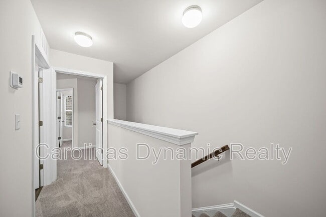 Building Photo - 916 S Battleground Ave