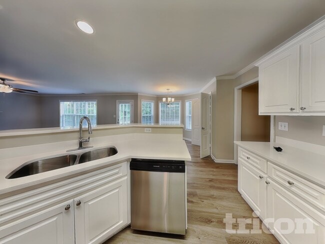 Building Photo - 9260 Carnes Estates Dr