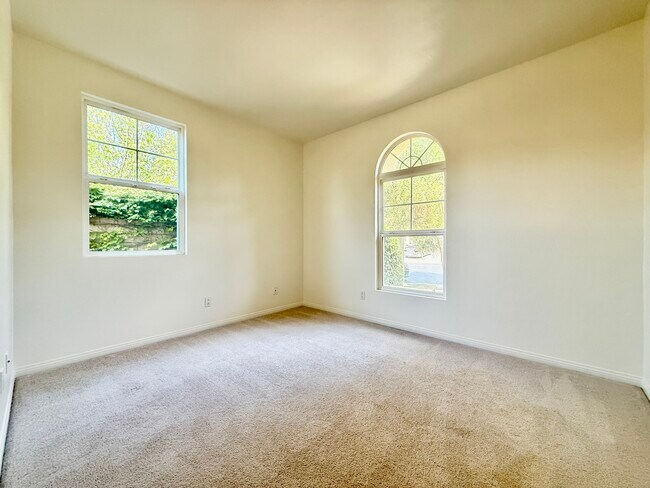Building Photo - 13642 Pinnacle Way