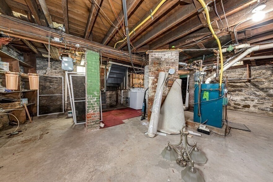 Building Photo - 12 Eldora St