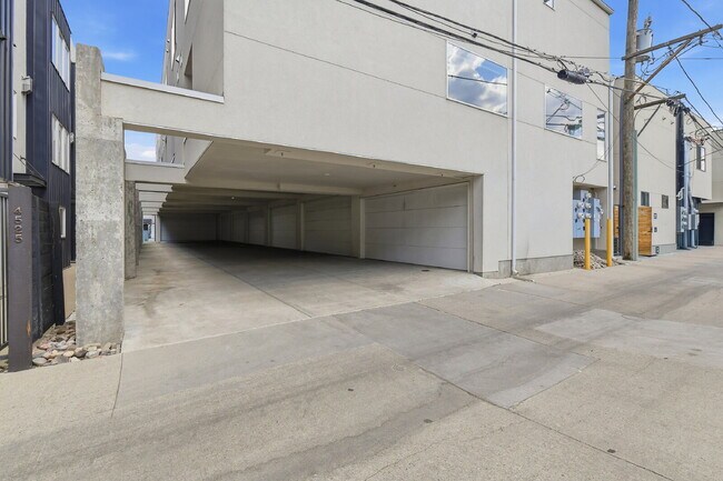 Building Photo - $3,640.95 with $300 Off the first month's rent, 2 Bed, 2.5 Bath Townhome in Denver with Rooftop P...