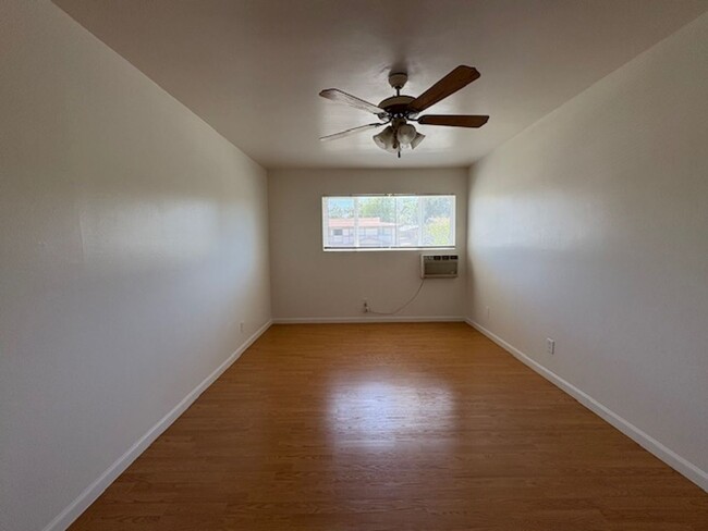Building Photo - La Mar 4-Plex (25280) (DD)