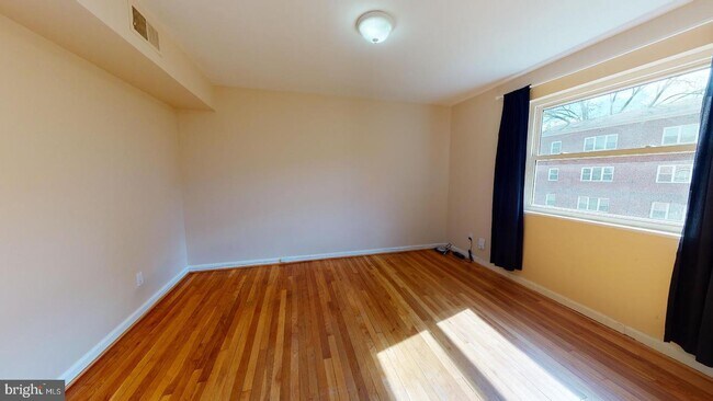 Building Photo - 6186 Greenwood Dr