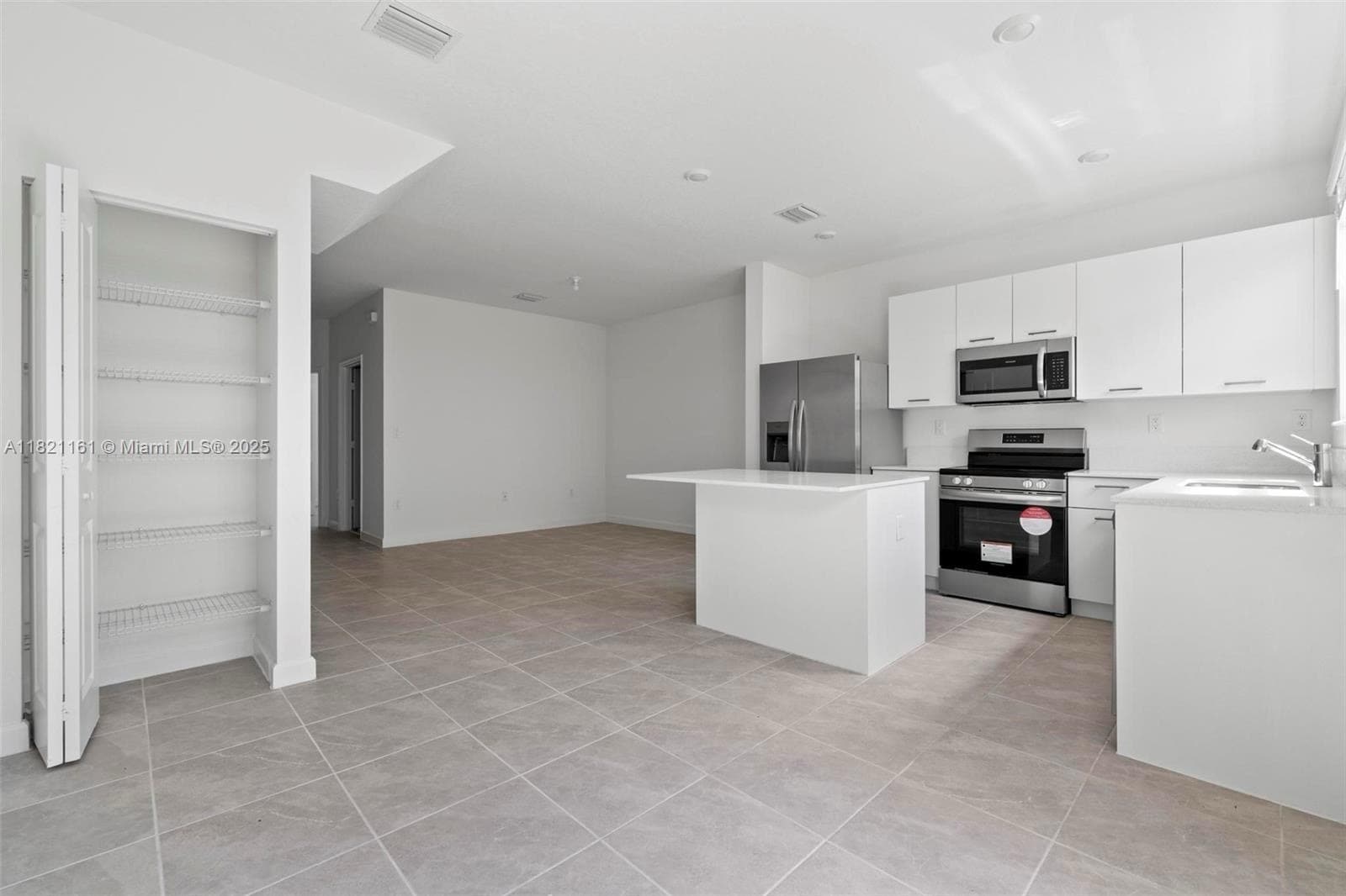 Building Photo - 12154 NW 24th Ct
