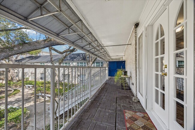 Building Photo - 2600 Bellefontaine St