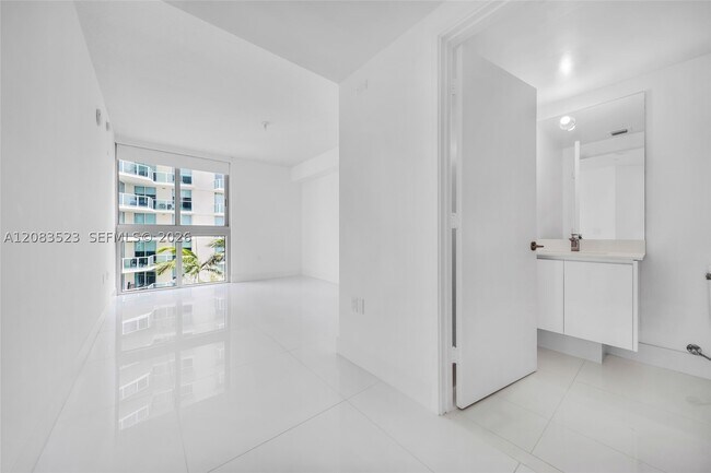 Building Photo - 300 Sunny Isles Blvd
