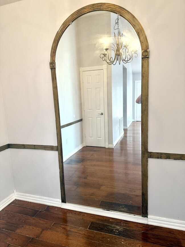 Building Photo - 427 N Rockford Pl