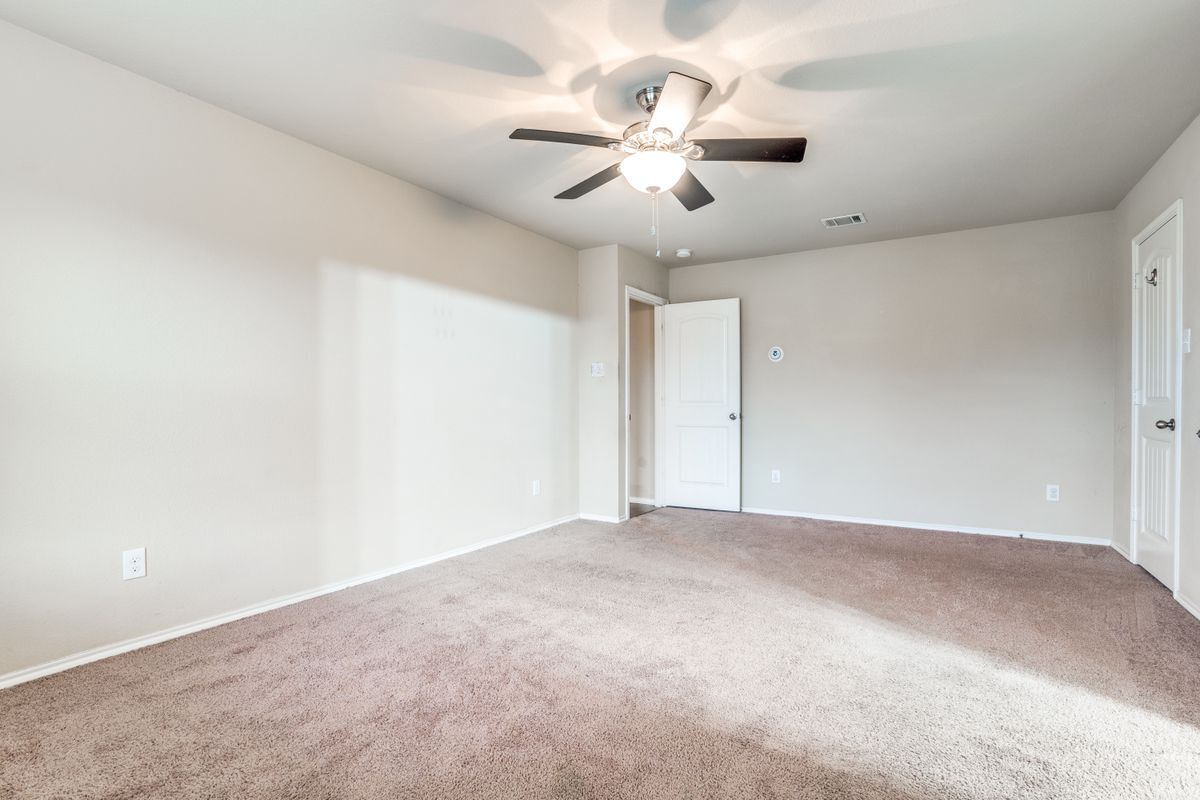 Building Photo - 1127 Roman Dr
