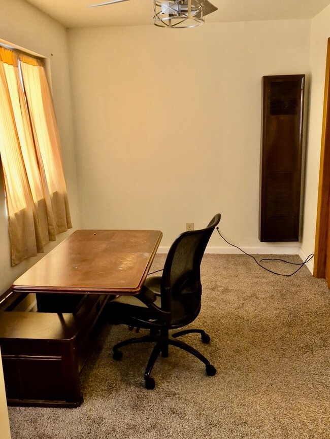 Building Photo - Studio apartment- New Castle PA