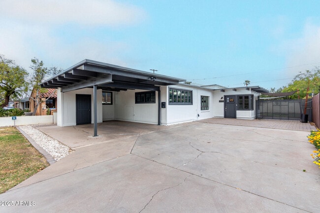 Primary Photo - 1610 W Wilshire Dr