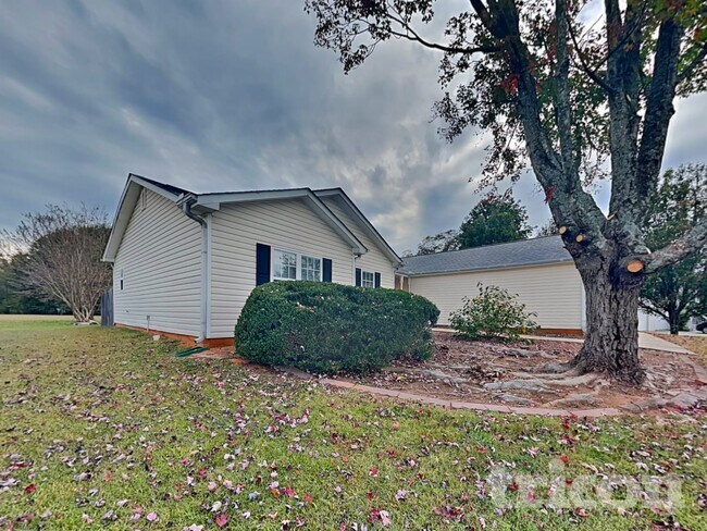 Building Photo - 2725 Archer Way