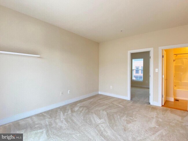 Building Photo - 924 King Farm Blvd