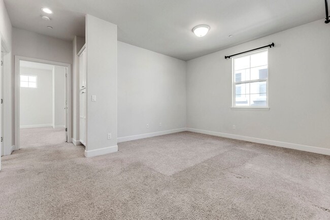 Building Photo - 3 Bed, 3 Bath East Garrison