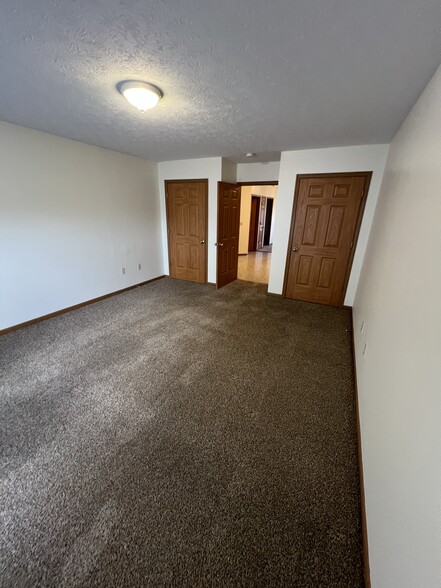 Building Photo - 1295 Chestnut Dr