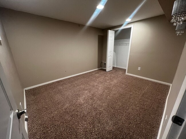 Building Photo - Show Stopper!