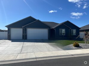 Building Photo - Beautiful Home in Quincy