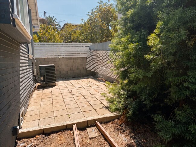 Building Photo - 360 Parkman Ave