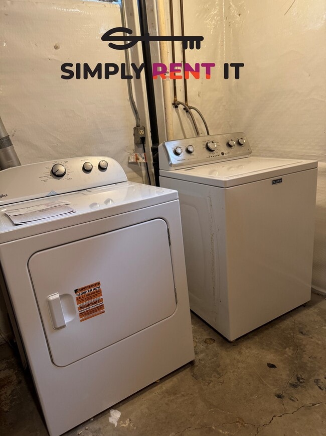 Building Photo - Huge 3 Bedroom Duplex in Ames, Aug 1st