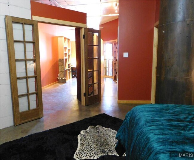 Building Photo - 701 N 15th St