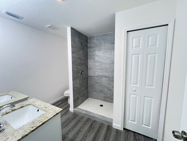 Building Photo - Beautiful and Lovely 3BD/2BA Home in Ocala!!l