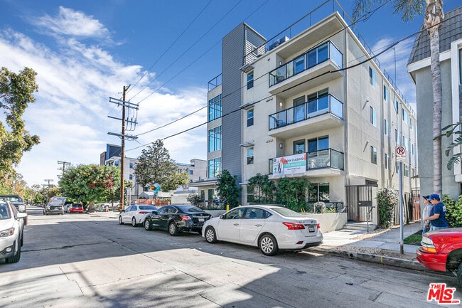 Building Photo - 10824 Blix St