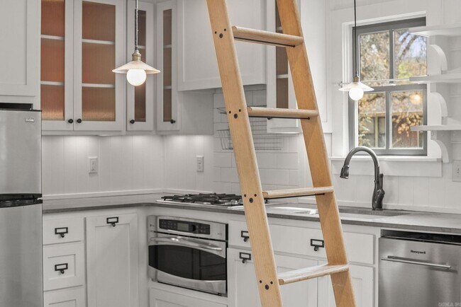 Building Photo - 5100 Lee Ave