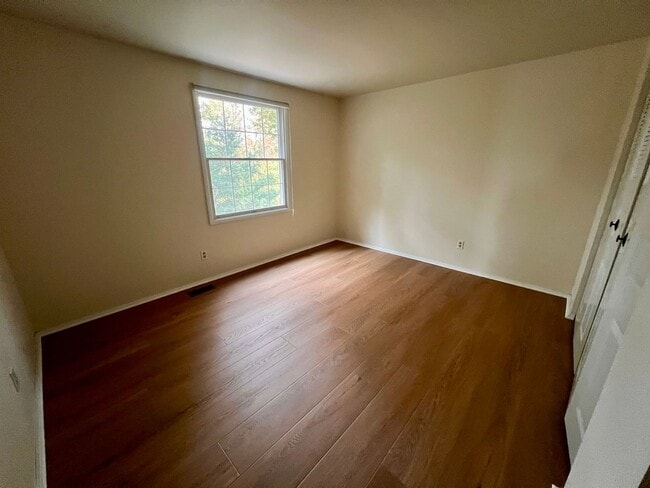 Building Photo - Beautiful Home - 3 Bedroom 2.5 Bathroom - ...