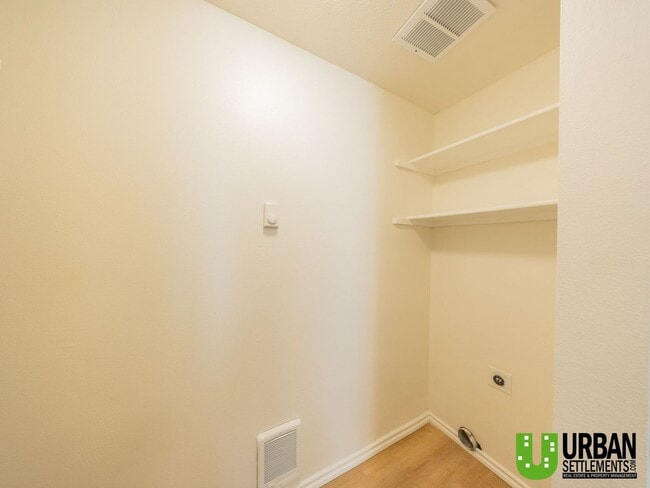 Building Photo - Upriver Dr. 3531-3533 E