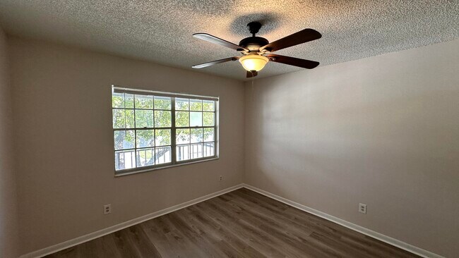Building Photo - 905 Southridge Rd