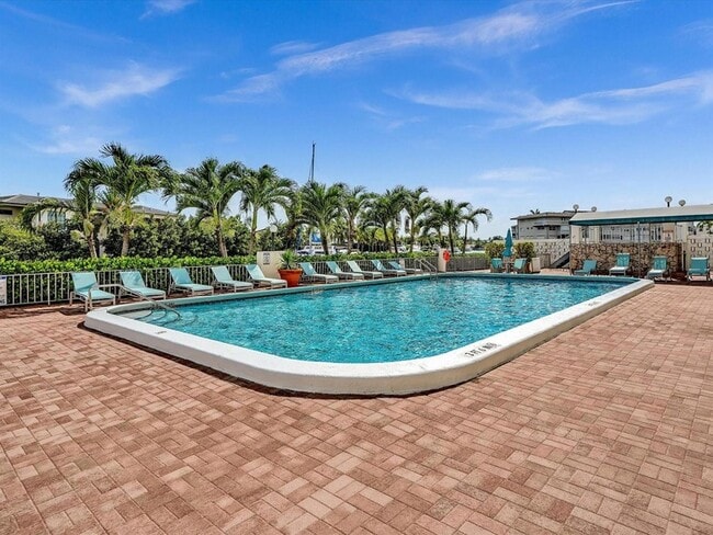 Building Photo - 401 Golden Isles Dr