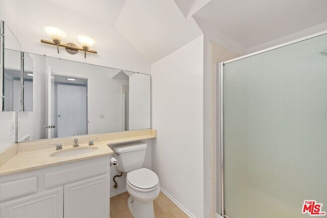 Building Photo - 1646 Palisades Dr