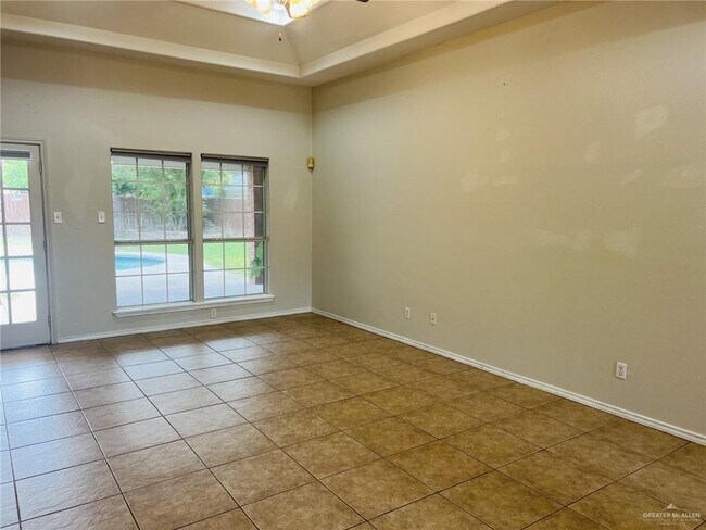 Building Photo - 1612 Merlin Dr