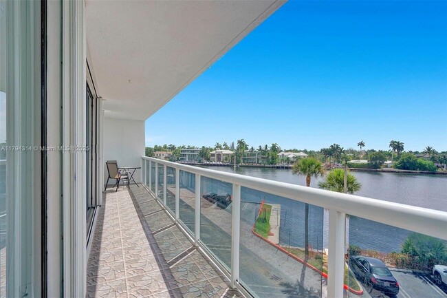Building Photo - 20515 E Country Club Dr