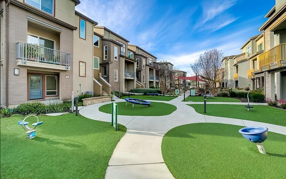 Building Photo - 2415 Stearman Ct