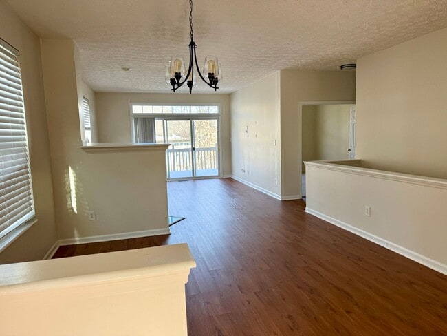 Building Photo - Beautiful 3BR 3BA Townhouse • Updated Kitchen • Deck • 2-Car Garage in Beavercreek