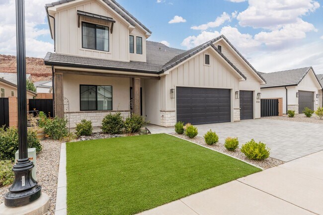 Building Photo - Wonderful 5 bedroom 4 bath home built by New Trend Construction