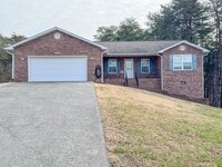 Building Photo - Beautiful!!!! Move in Ready!